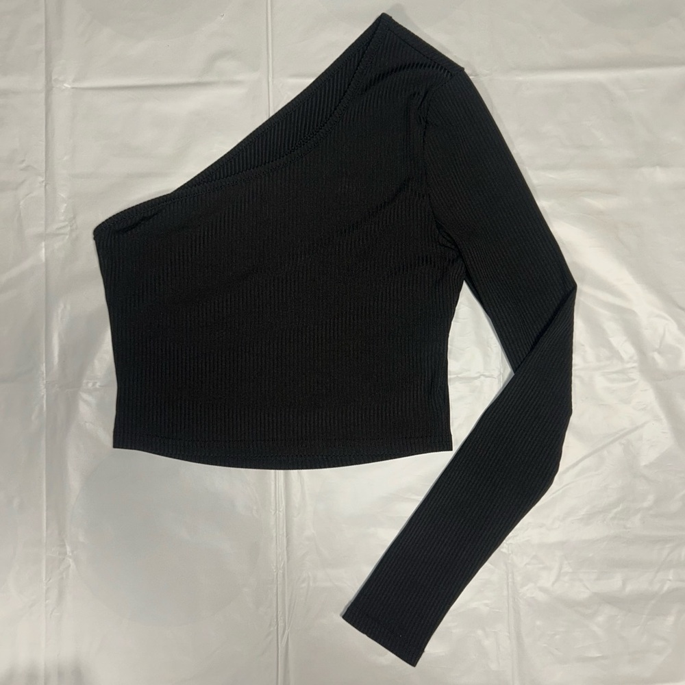 SHEIN Black One-Shoulder Ribbed Crop Top